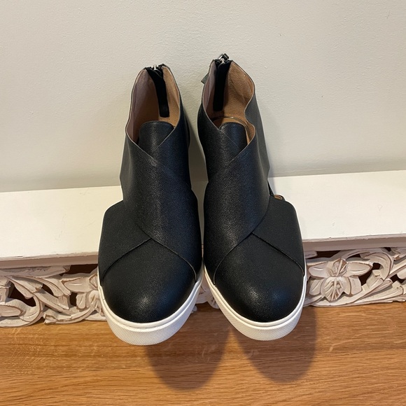 Linea Paolo Faith Wedge Black Leather Comfort Styling Sporty Soles Size 10 - Picture 3 of 9